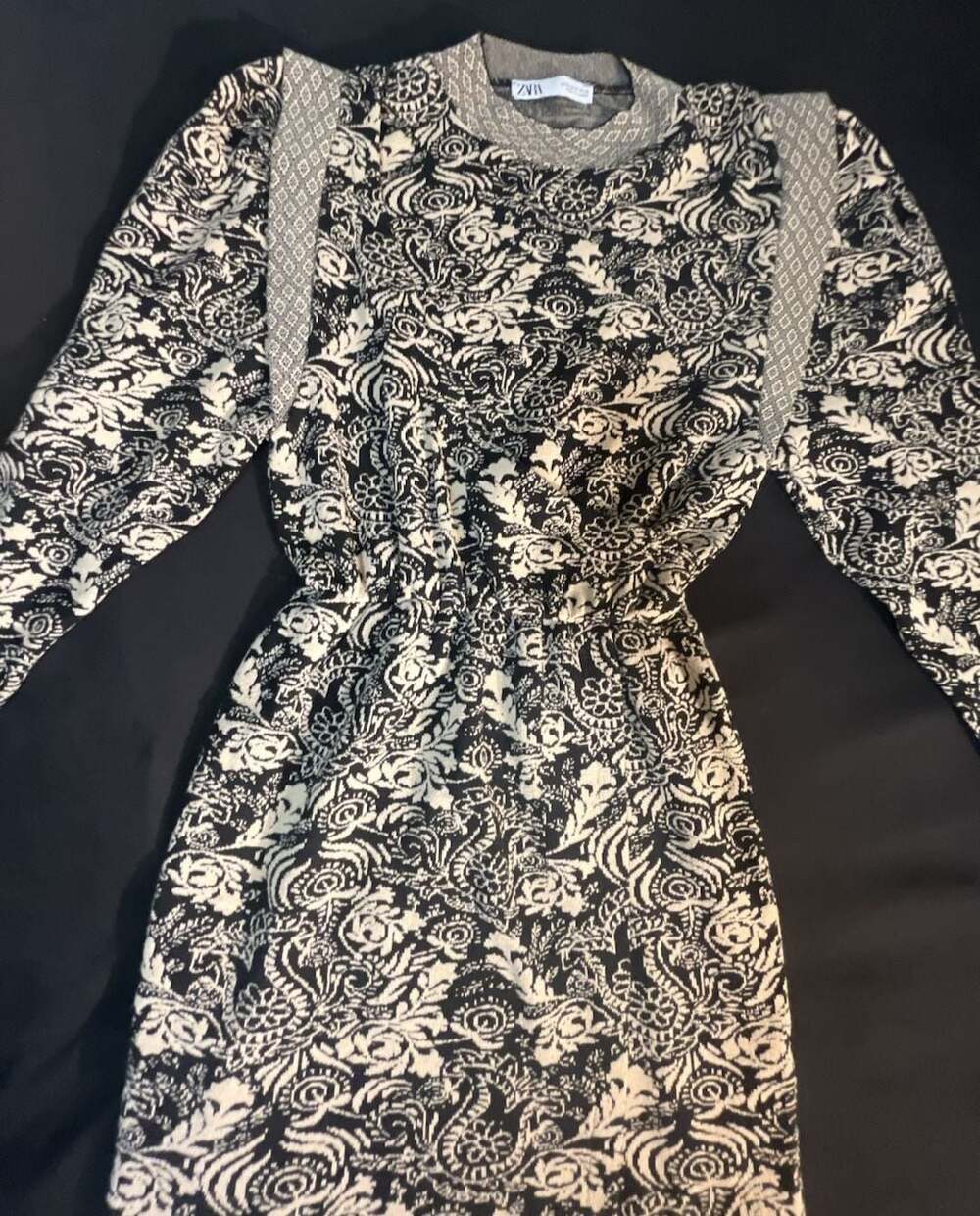Zara Black and Beige Floral Knit Mini Dress with Long Sleeves - Picture 4 of 9